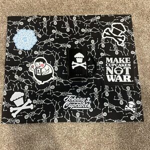 RARE NIB 2010 JOHNNY CUPCAKES CERAMIC COFFEE MUG AND RARE Stickers